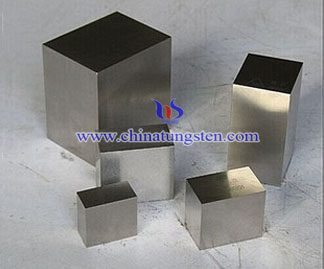 Cubo de titanio circonio molibdeno